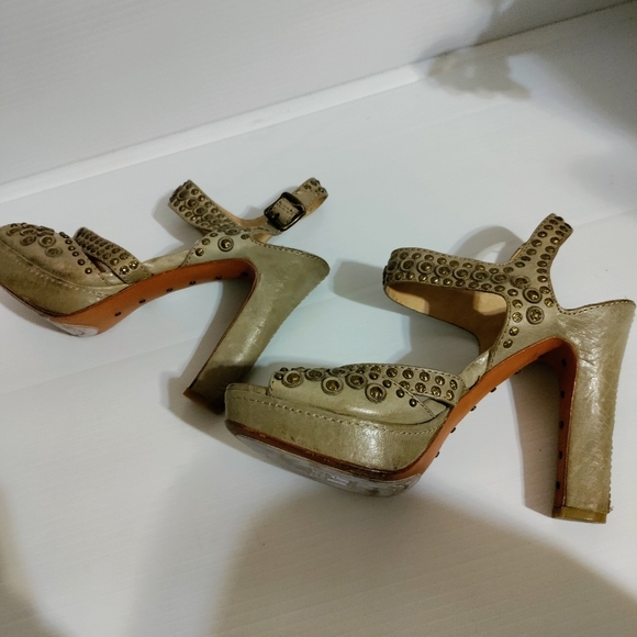 Frye Samantha Disc ankle Seam Peep Toe Heels Platform studded Sandals beige 7M - Picture 7 of 13